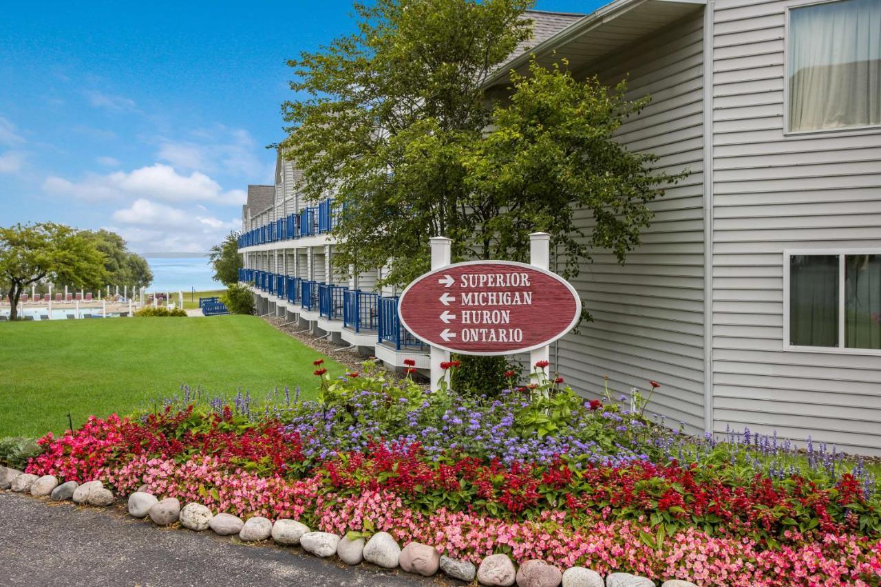 Best Western Harbour Pointe Lakefront Saint Ignace Exterior photo